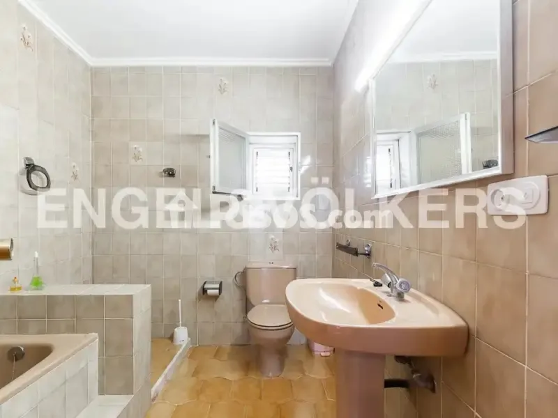 Salles de bain - Rustic Chalet with Pool in Montserrat
