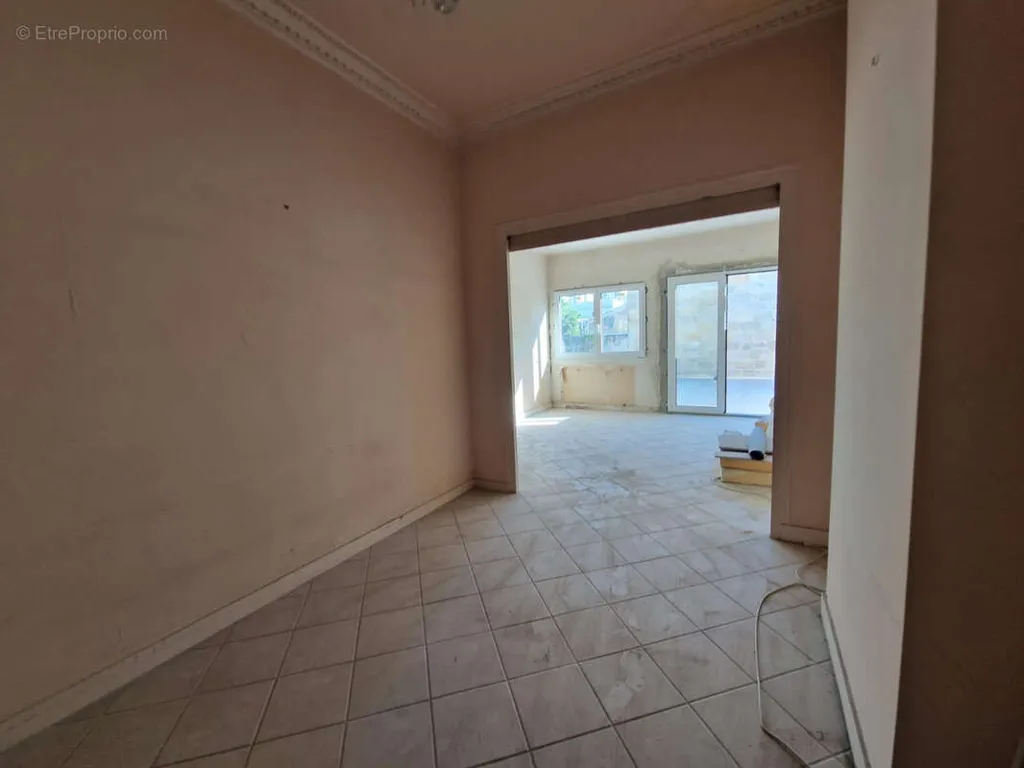 Stanze - T2 with Large Terrace in Bordeaux Croix Blanche