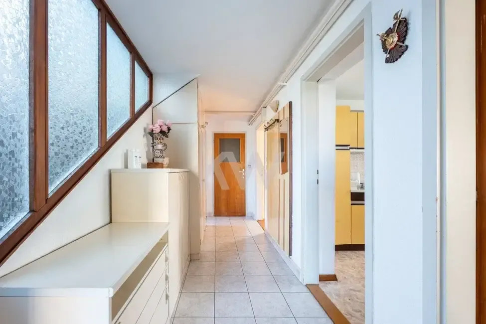 Ingresso - Spacious Family House with Workshop in Maribor