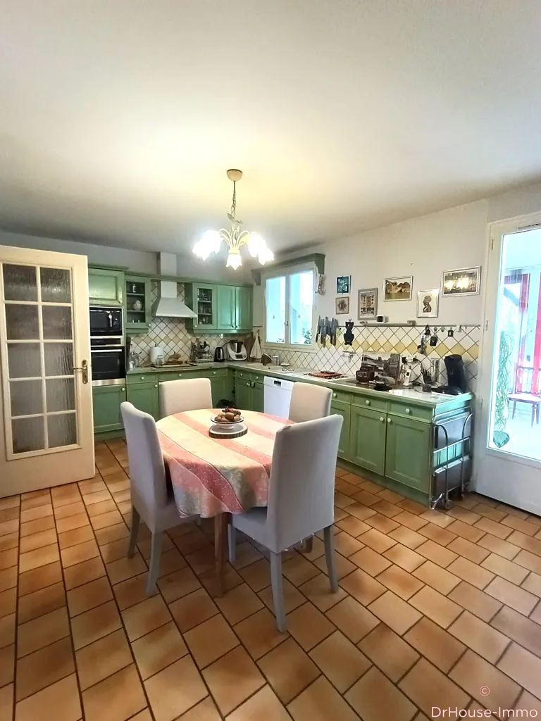Köök - Detached House with Pool in Déols
