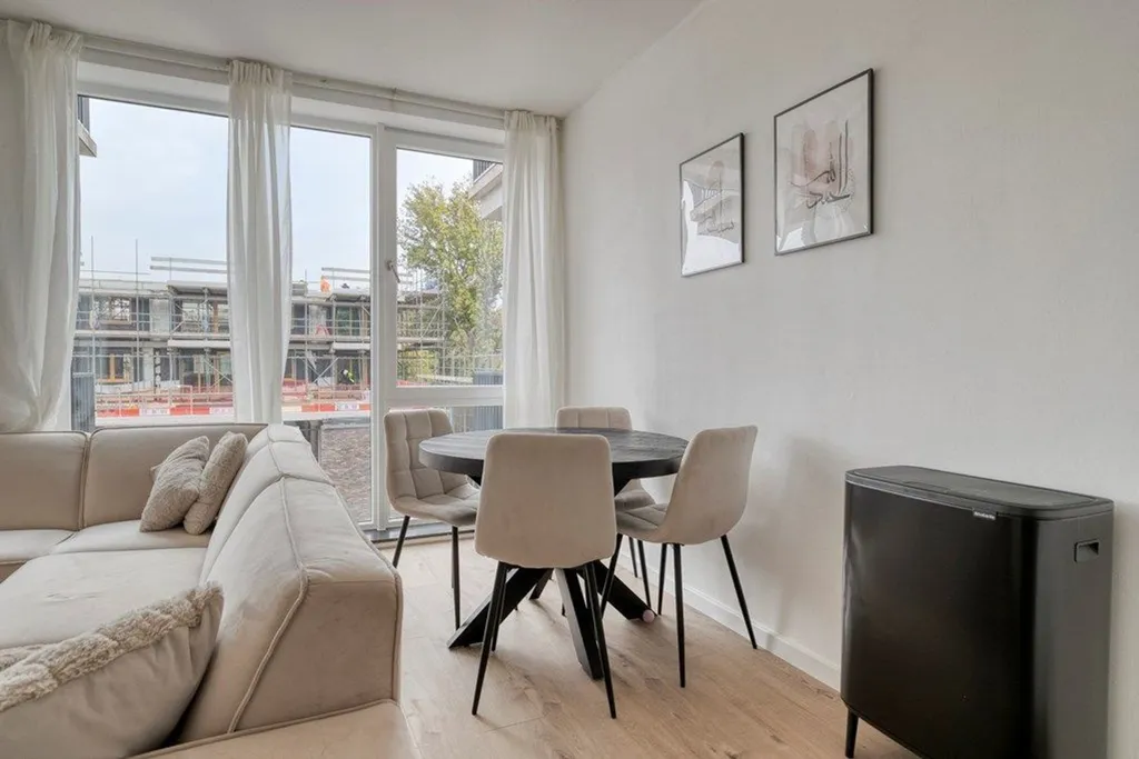 Elutuba - 1-Bedroom Apartment with Balcony in Rotterdam