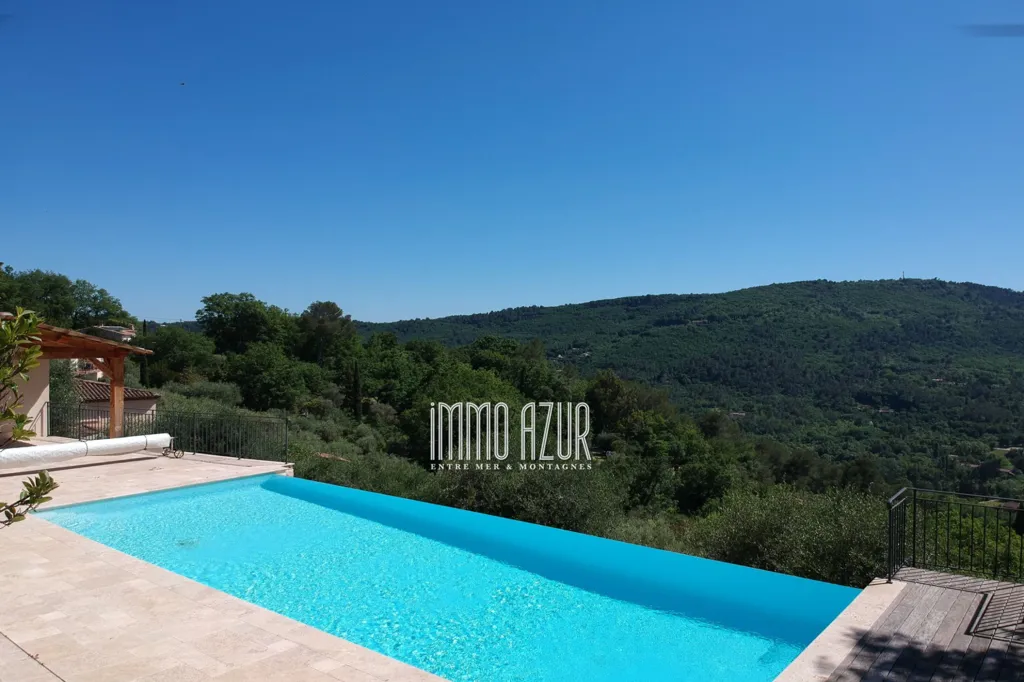 Piscine - Villa Récemment Construite avec Piscine à Proximité des Collines
