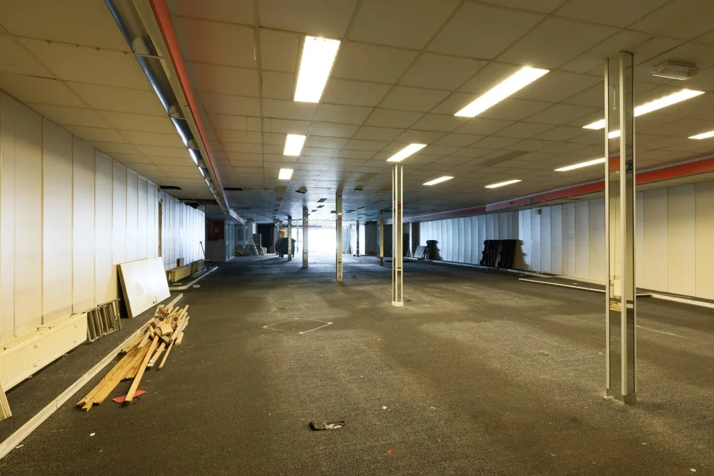 Pièces - Local Commercial à Top-Loc. Centre Bree