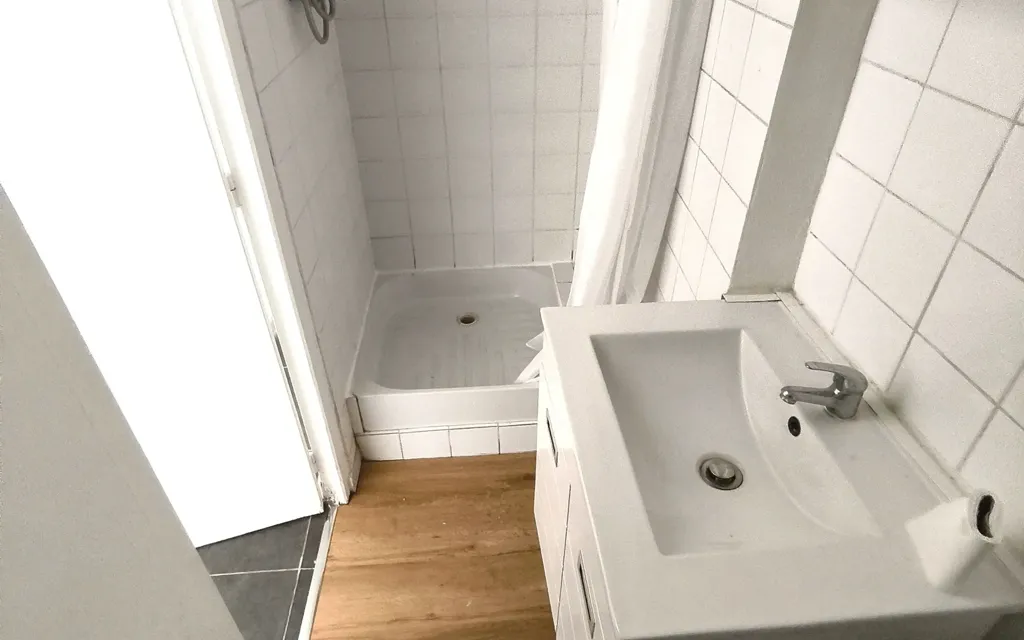 Salles de bain - Maison de Caractère avec Cour à Meaux Centre