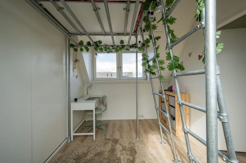Magamistoad - Spacious Semi-detached House with Garden in Leerdam