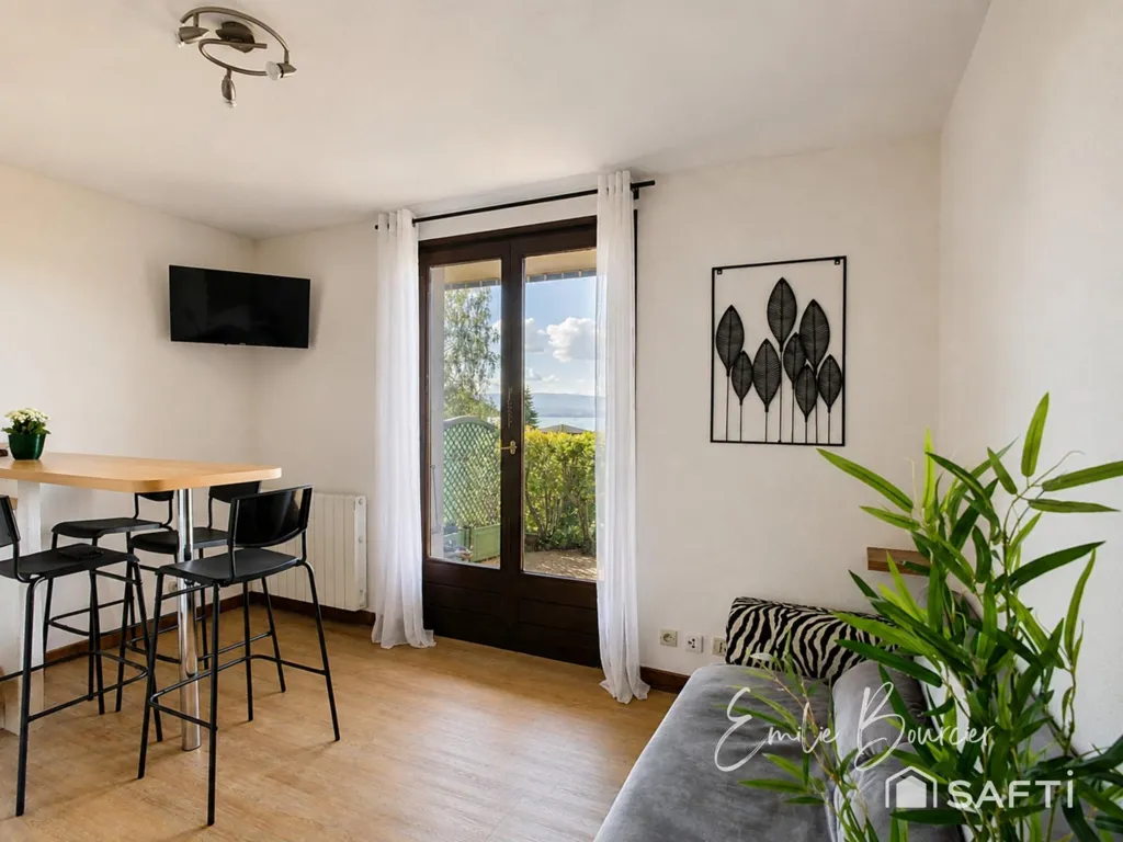 Elutuba - 2-Bedroom Flat with Lake View in Neuvecelle