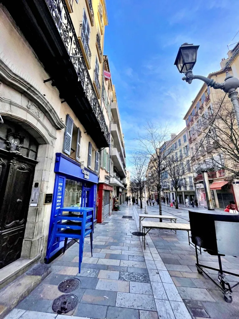Charming 2-Bed Flat in Toulon Centre