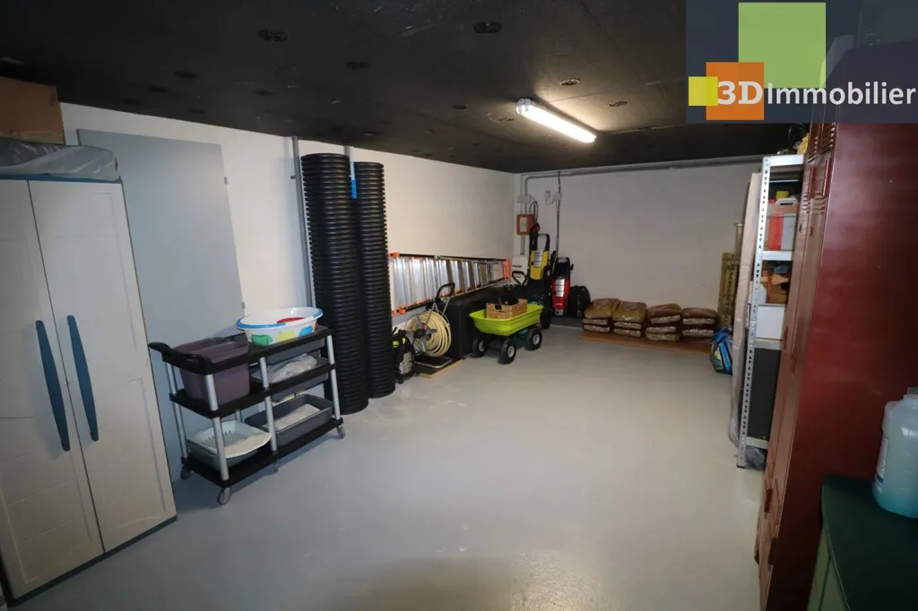 Garage - Maison en Campagne avec Jardin à Pierre-De-Bresse