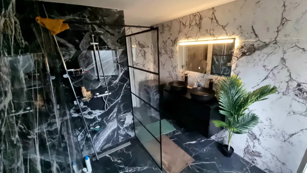 Salles de bain - Furnished Room with Jacuzzi in Muntendam