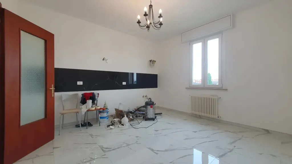 Pièces - Rustic-Style Apartment with Balcony in Mirandola