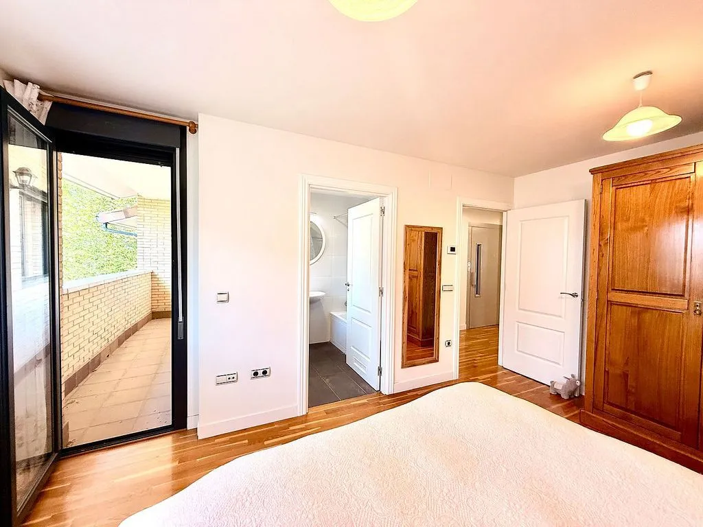 Bedrooms - Terraced Semi-Detached House in Aranguren