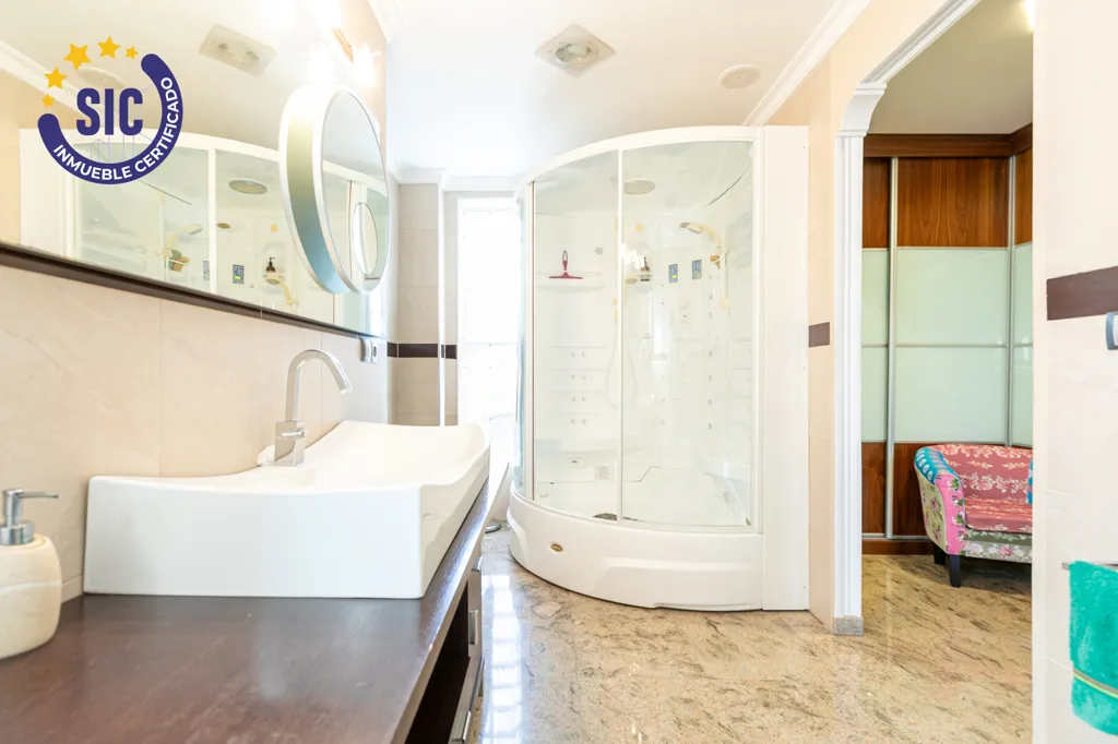 Salles de bain - Independent House with Pool in Gandia