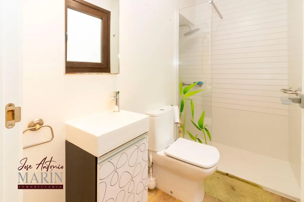 Salles de bain - Apartment with Balcony in Old Town Centre