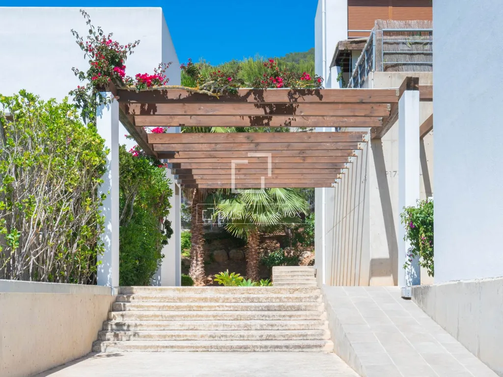Aed - Renovated Townhouse Near Beach in Cala Llonga