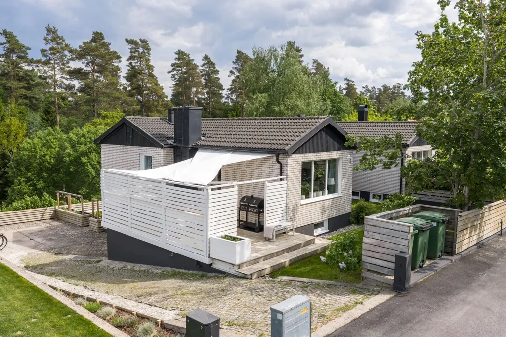 Exterior - Family-Friendly Semi-Detached House in Taberg
