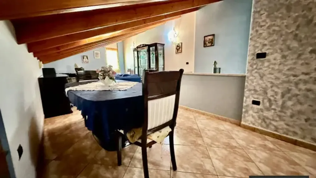 Söögituba - Terraced House with Office Space in Canicattì