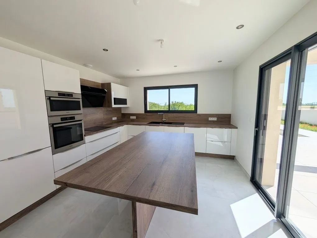 Kitchen - Contemporary House with Pool in Perrigny-lès-Dijon