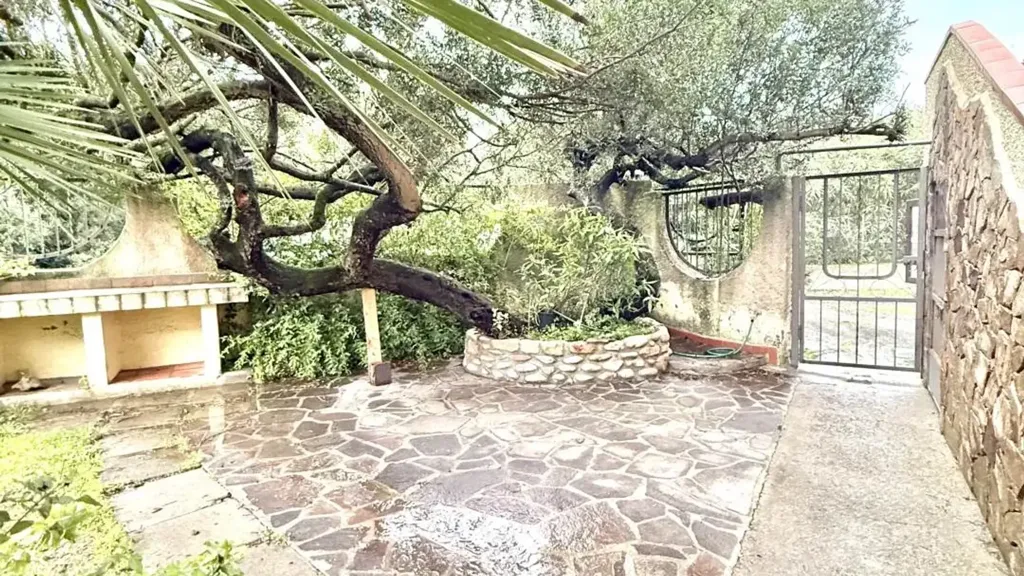 Terrace - Rustic Apartment with Private Garden in Pula