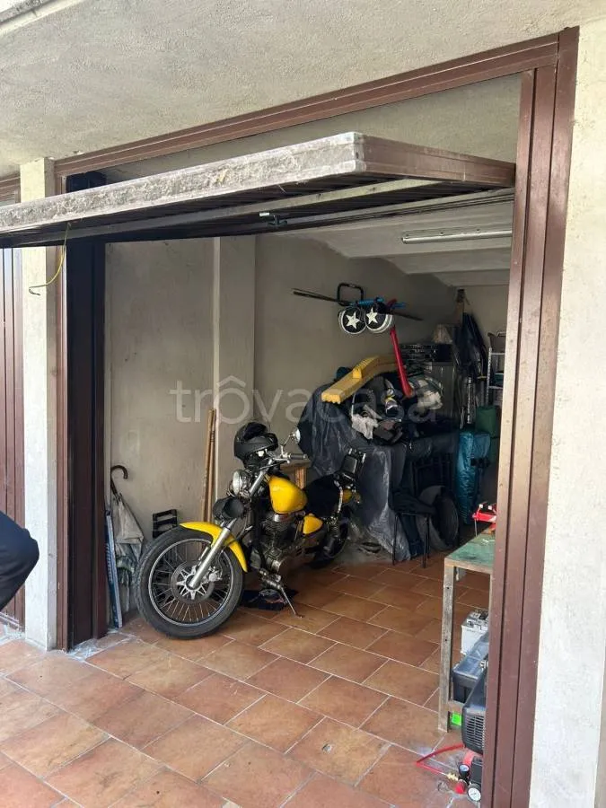 Garage - Rustic Semidetached House with Courtyard in Trana