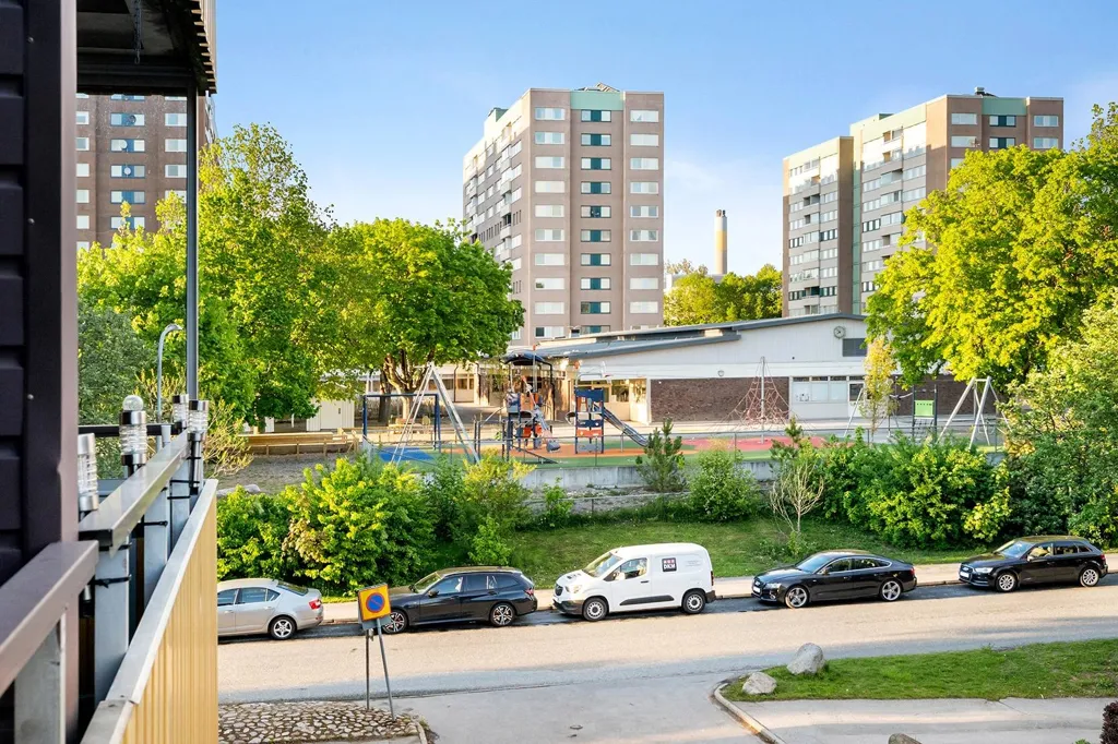 Rõdu - Bright 1-Bedroom Flat with Balcony in Stockholm