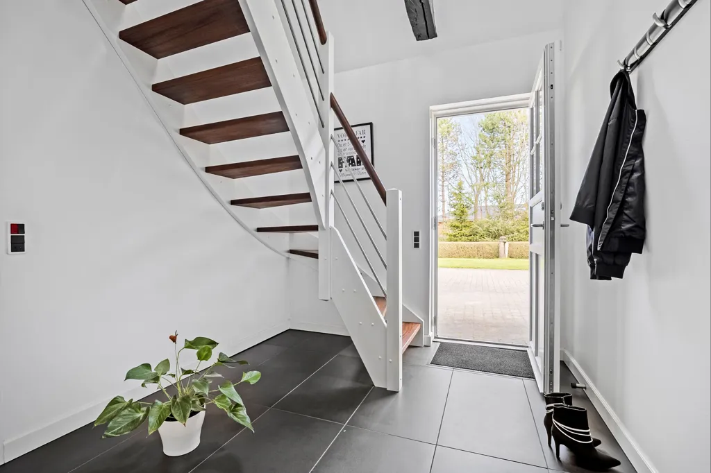 Entrée - Charming Villa with Garden in Græsted
