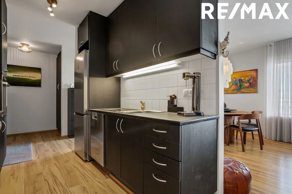 Cuisine - Apartment with South-Facing Balcony in Garðabær