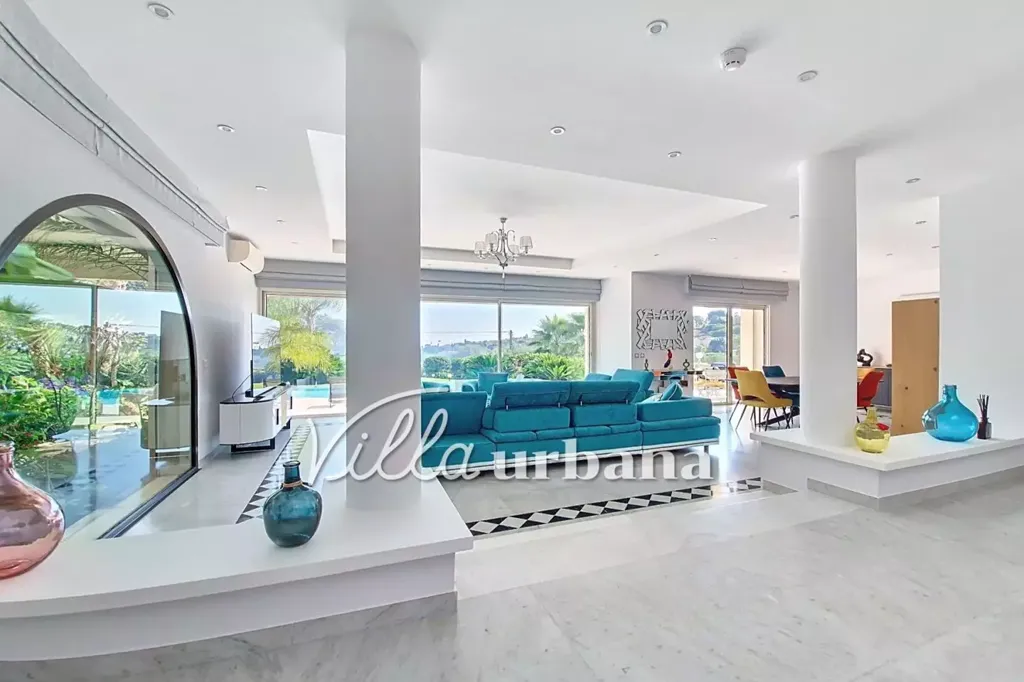 Living Room - House with Sea View and Pool in Antibes