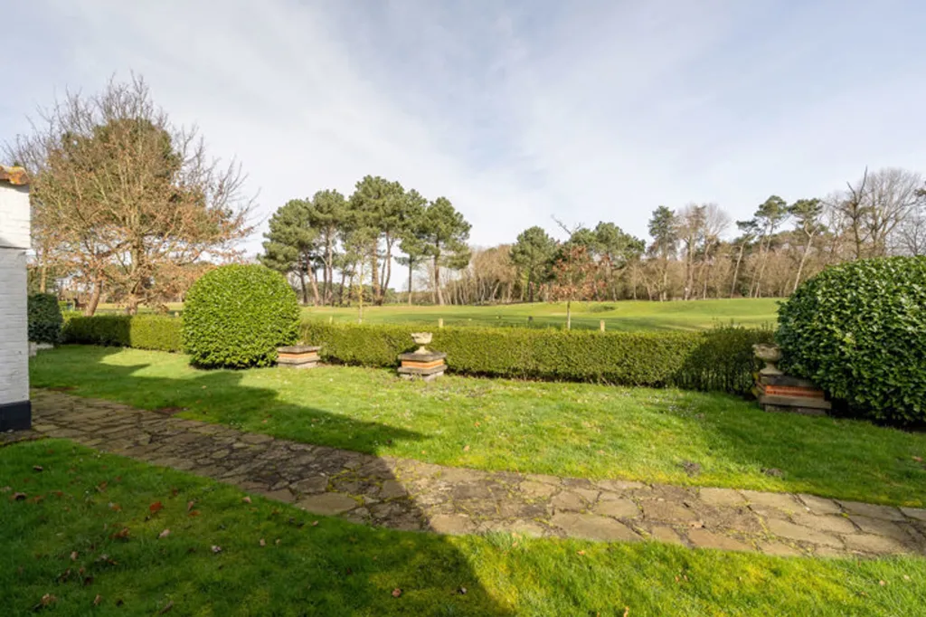 Giardino - Renovation-Ready House with Golf View in Knokke-Heist