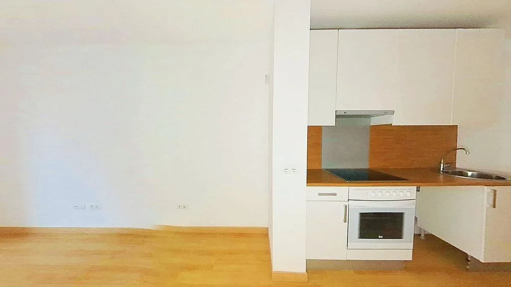 Cuisine - Studio with Balcony in Valdeacederas