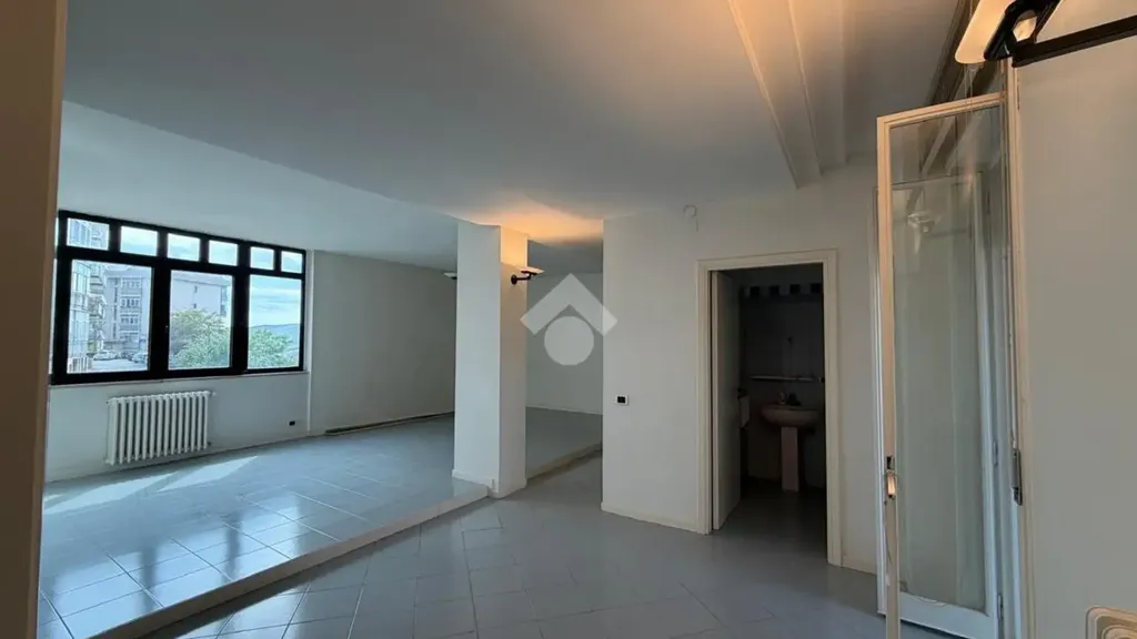 Pièces - Apartment with Balcony in Potenza