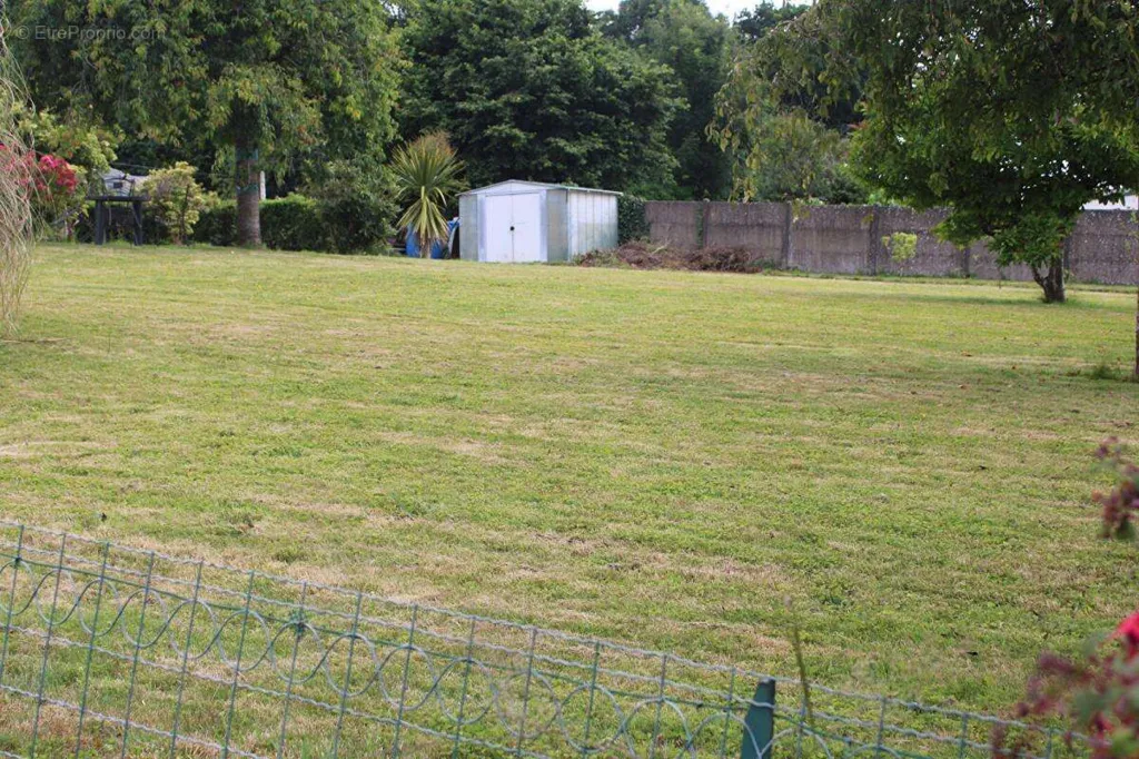 Aed - House with Constructible Land in Uzel