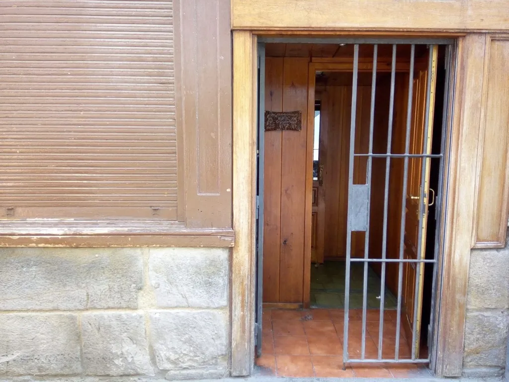 Entrée - Local commercial à Vitoria-Gasteiz (Capital)