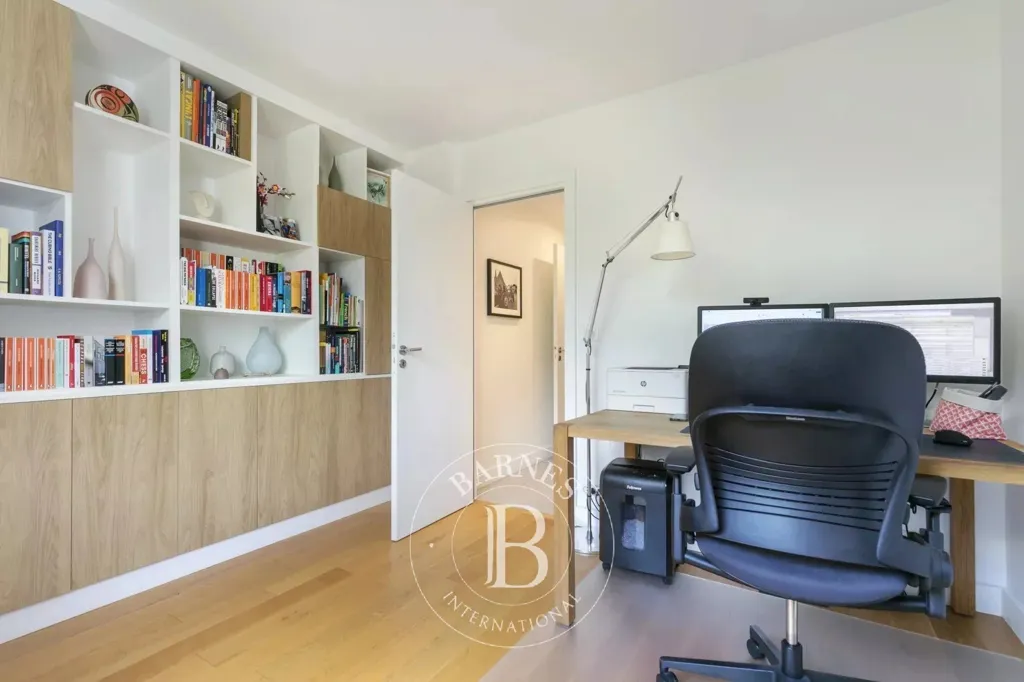 Office - Fully Furnished Flat with Balconies in Paris