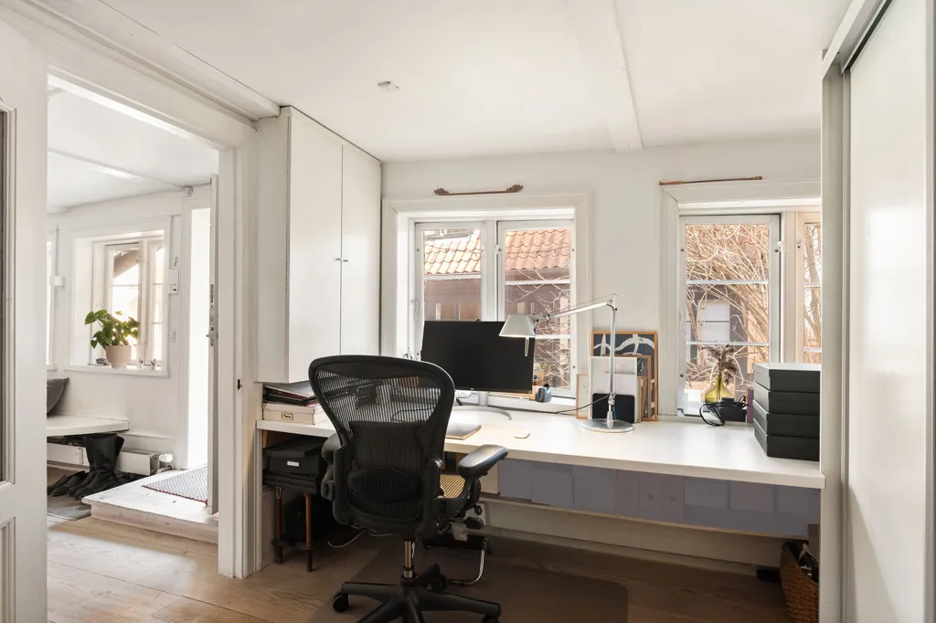 Bureau - Historic Cottage with Garden in Copenhagen