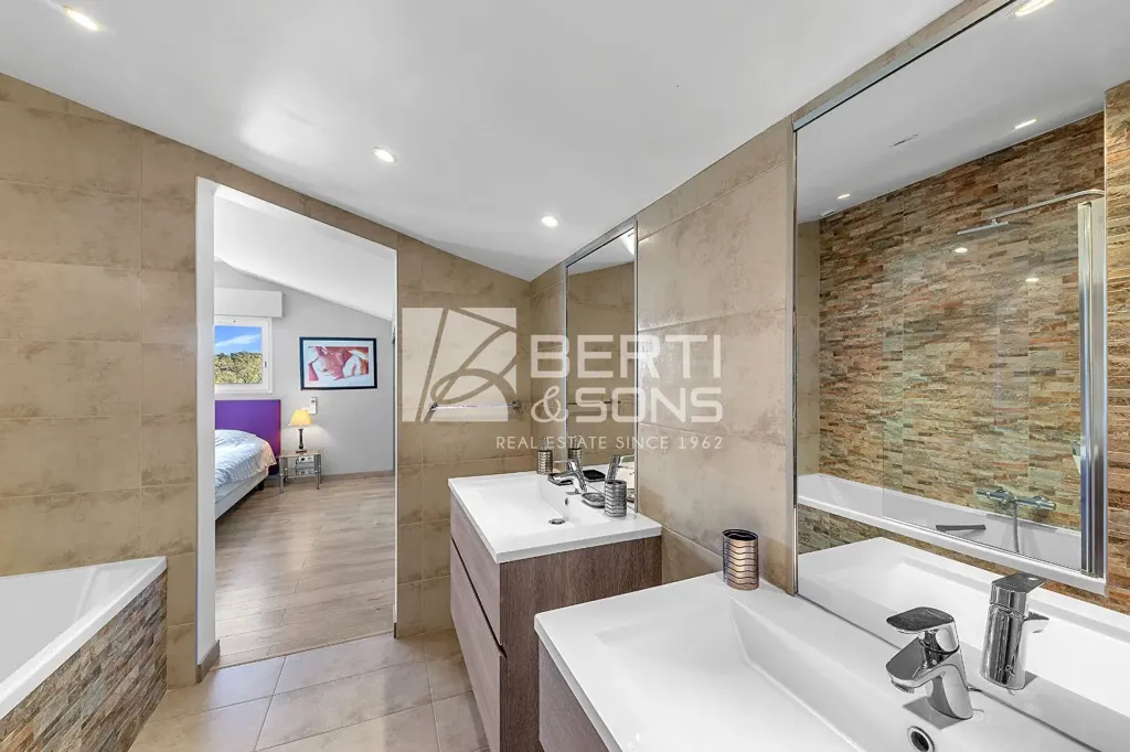 Salles de bain - Villa en Pierre Rénovée avec Piscine à Mandelieu