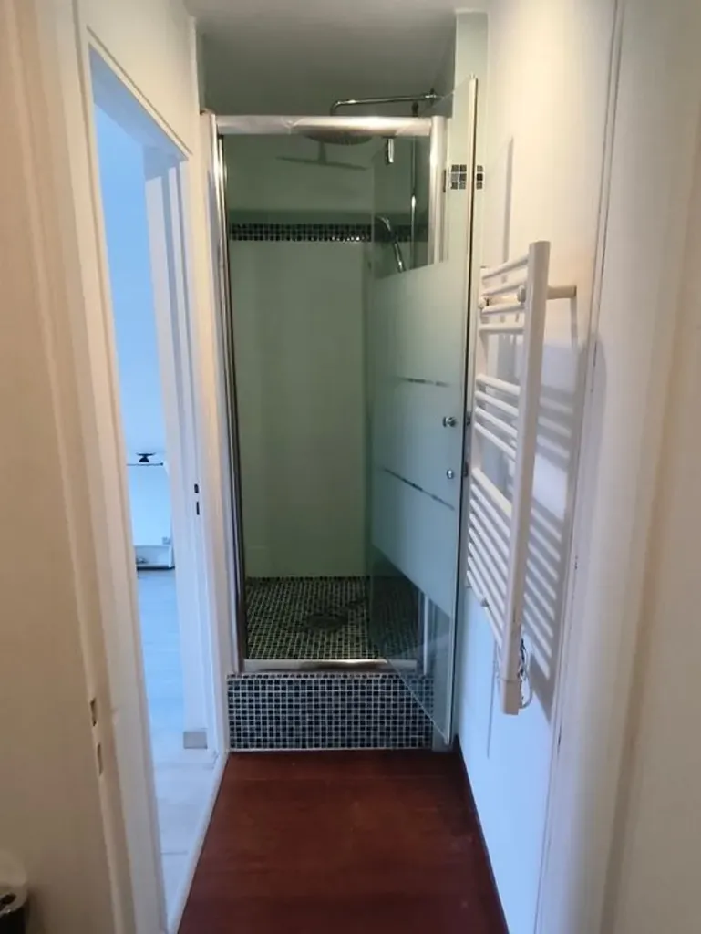 Vannitoad - Studio with Private Bathroom in Marseille 08