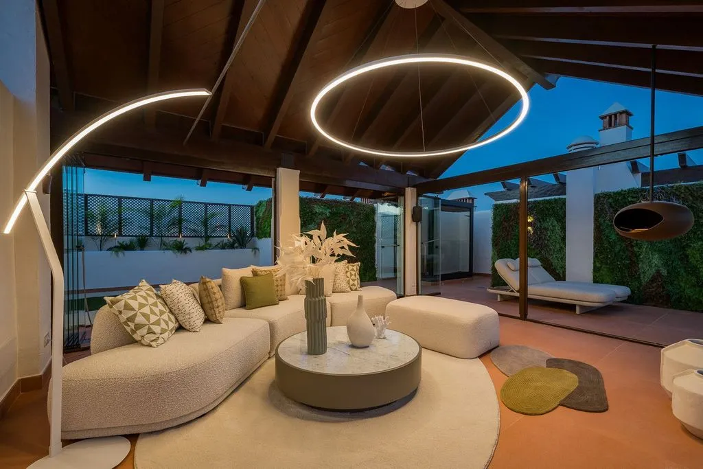 Terrasse - Beachfront Penthouse with Rooftop Spa in Estepona