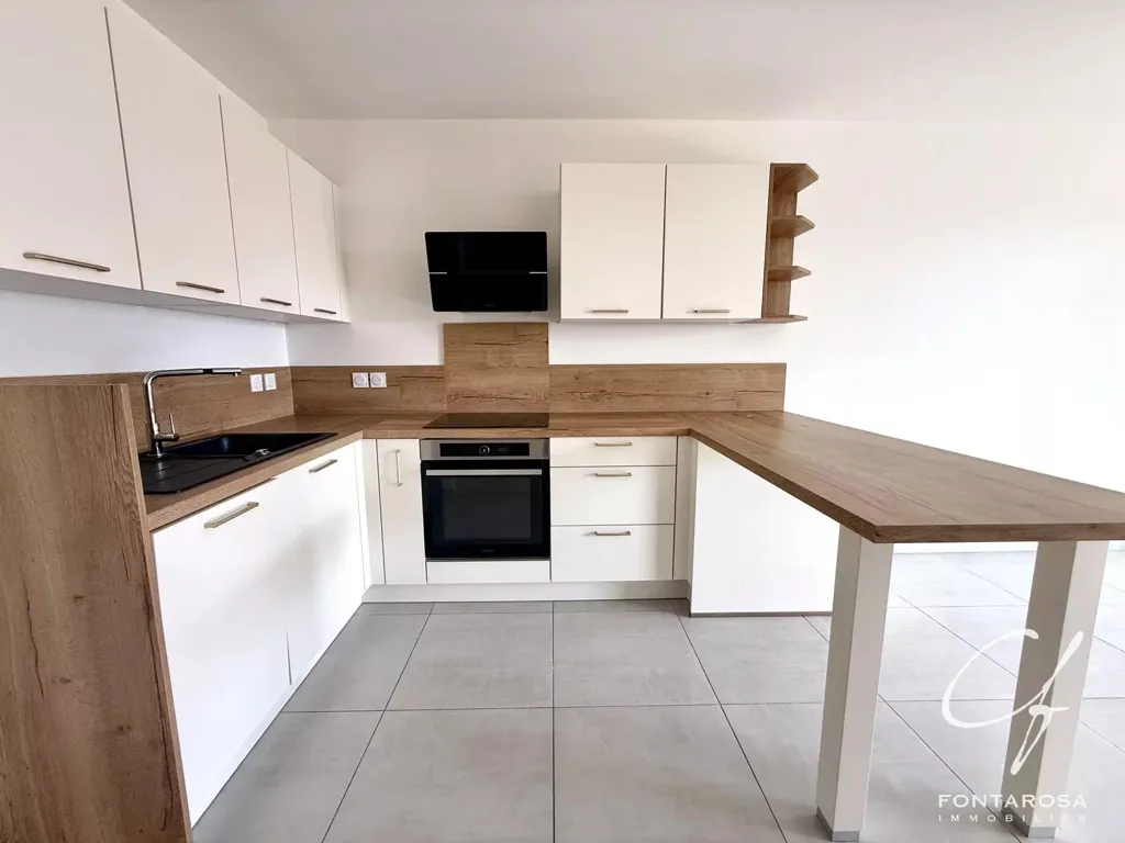 Kitchen - Modern Flat with Terrace in Frejus