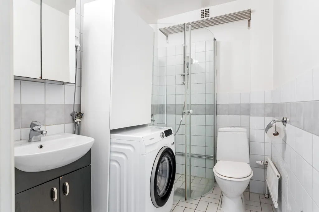 Bathrooms - 2.5A Apartment with Balcony in Solbacken