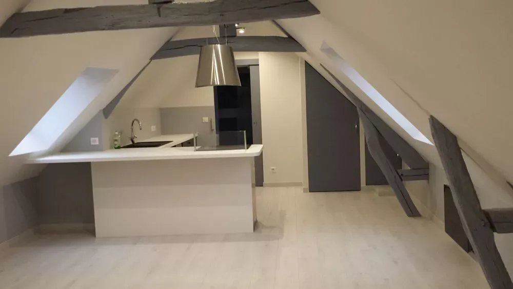 Toad - Refurbished 3-Bed Flat with Parking in Oise