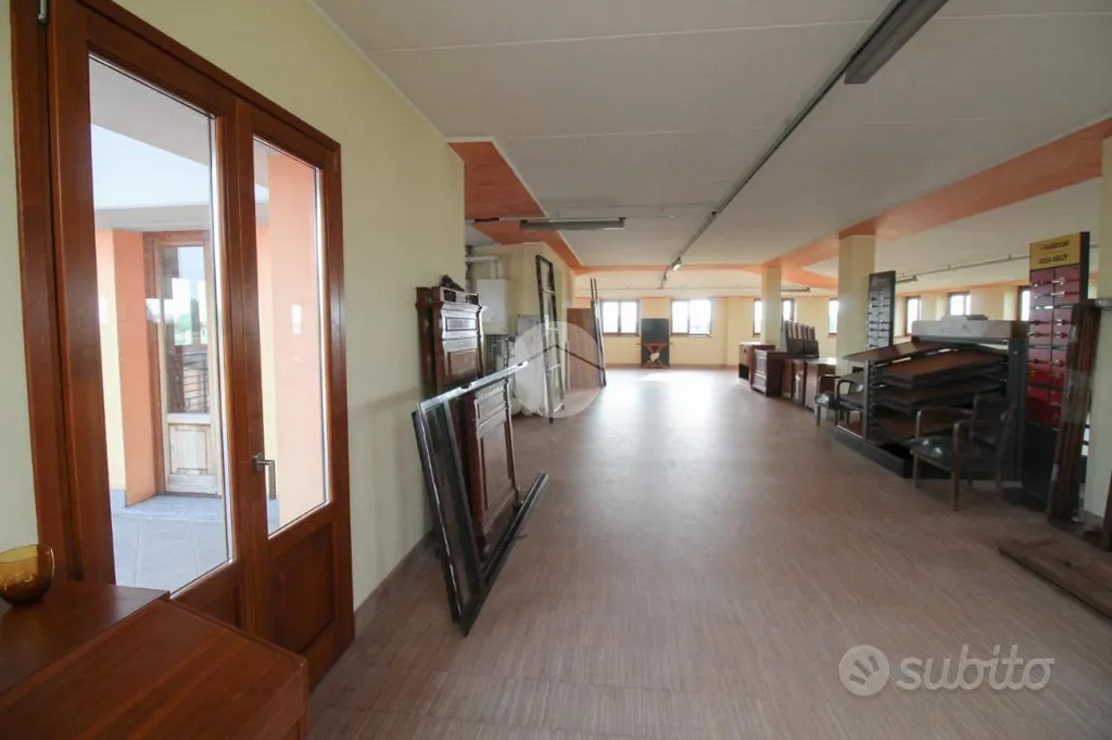 Hallway - Warehouse with Two Levels in Fontanella