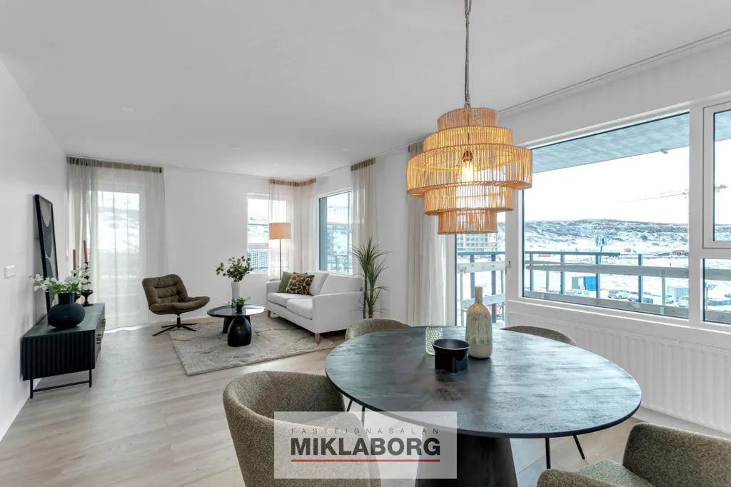 Sala da pranzo - Modern Apartment with Balcony in Hafnarfjörður