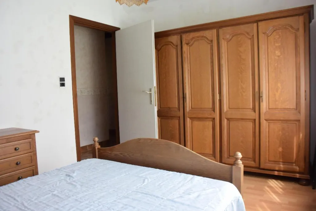 Chambres - Villa avec Terrasse et 4 Façades à Proximité
