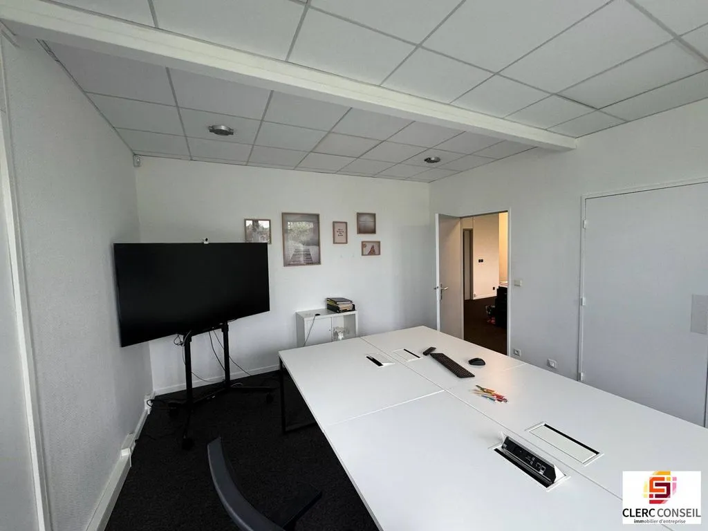 Bureau - Immeuble de Bureaux avec Parking à Mont-Saint-Aignan
