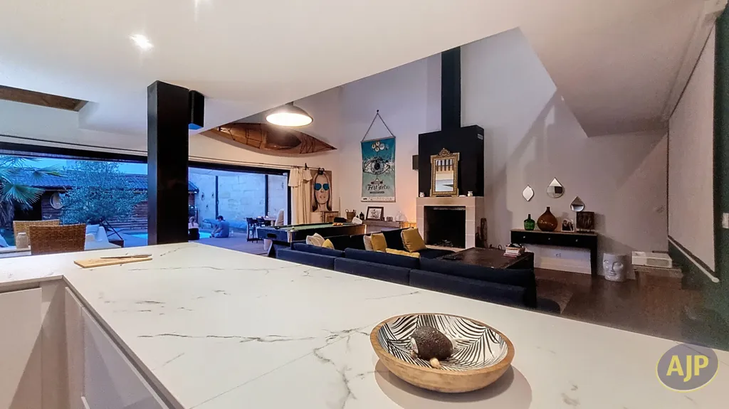 Cuisine - Loft avec Piscine et Garage au Cœur de la Ville