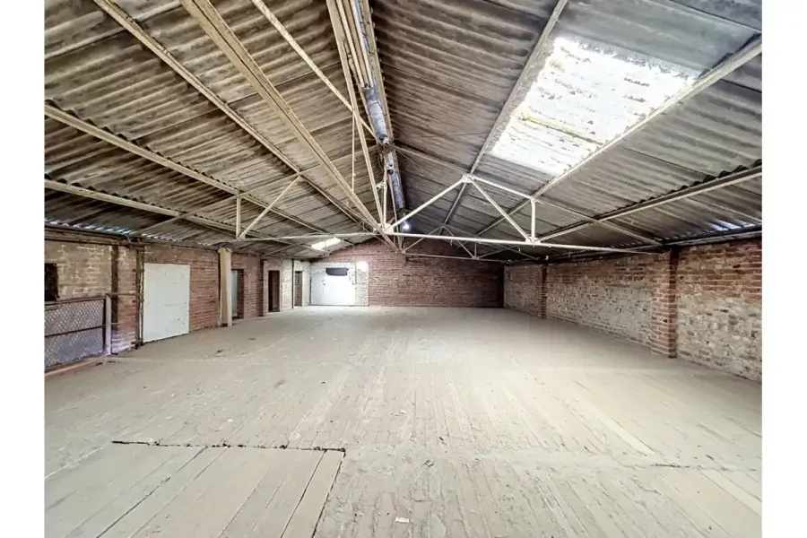 Toad - Warehouse with Office Space in Manage
