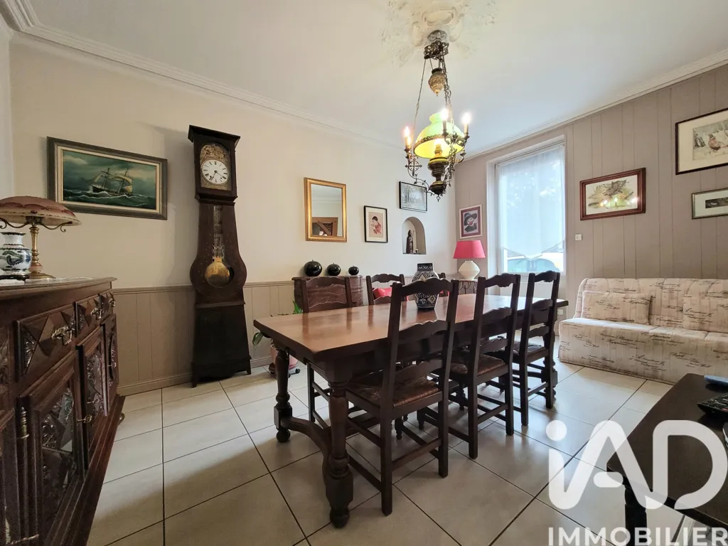 Dining Room - 7-Piece House with Large Garage in Blain