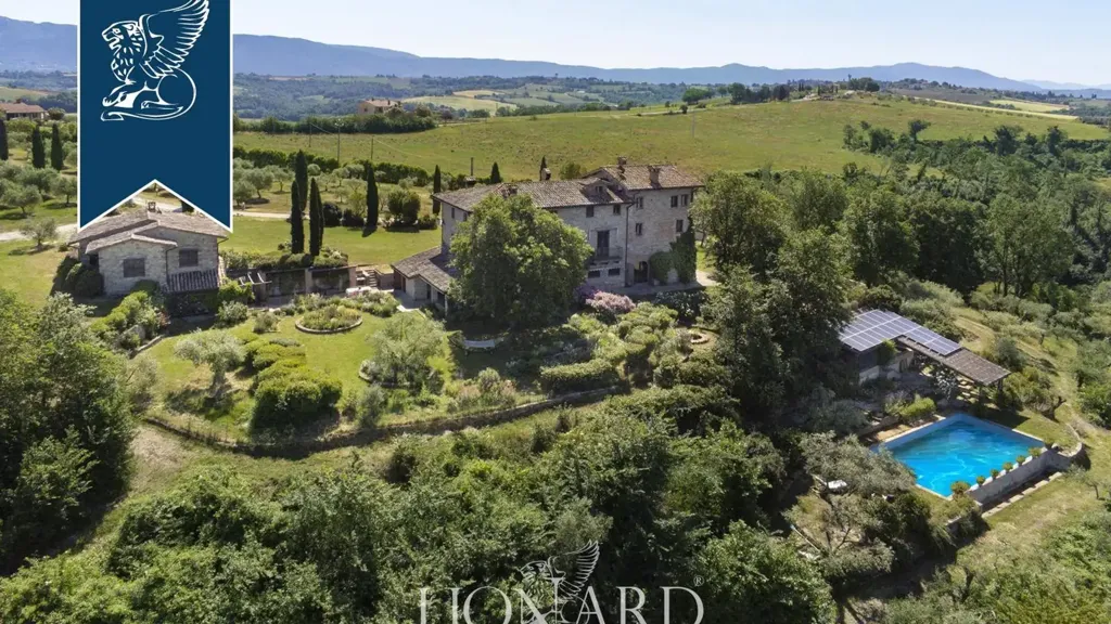 Õhuvaade - Rustic Farmhouse with Pool in Todi