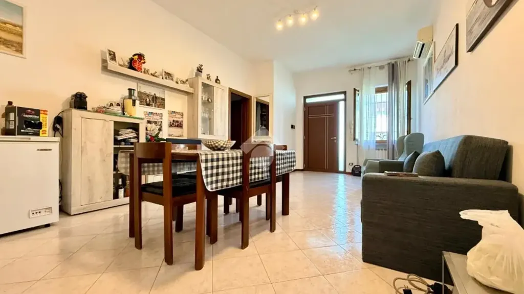 Salle à manger - Ground Floor Apartment with Garage in Vigasio