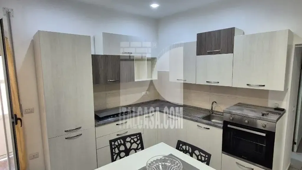 Cucina - Appartamento con balcone a Crotone